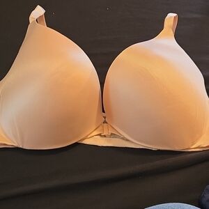 Victoria's Secret Light Tan Bra Color Coral/ligth Orange